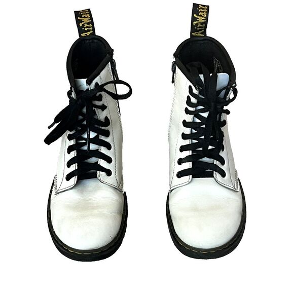 Dr. Martens Zavala Youth Size 2 White Combat Ankle Boot 8-Eyelet‎ Docs - Picture 1 of 9